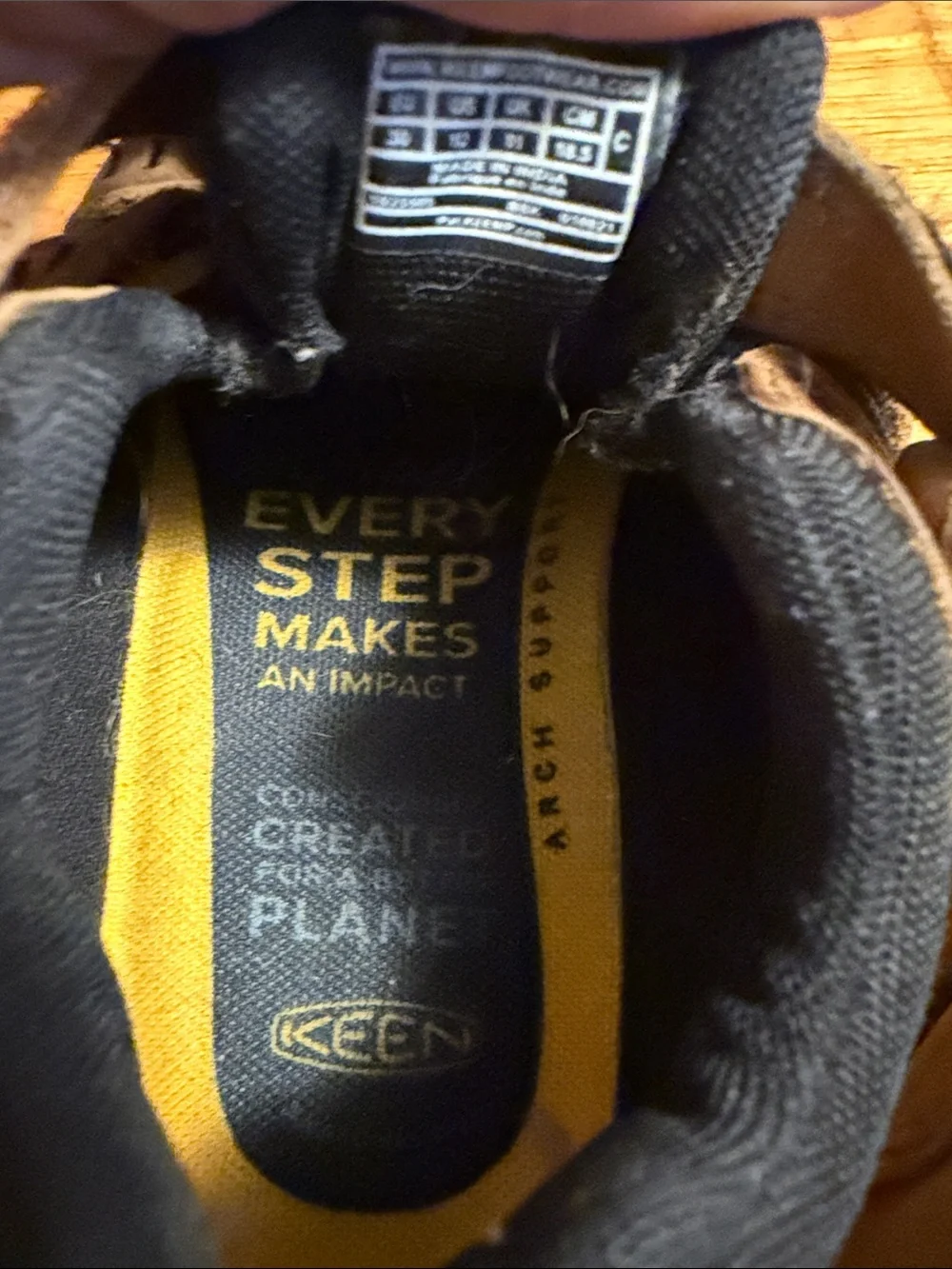 Keen Kids Tan and Black Trail Sneaker size 12